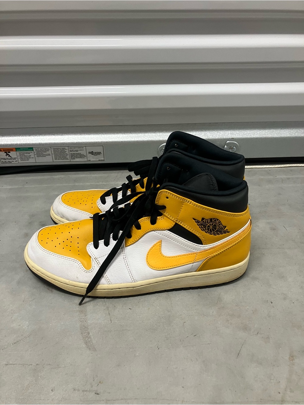 Nike Air Jordan 1 Mid ‘University Gold’ Sz13